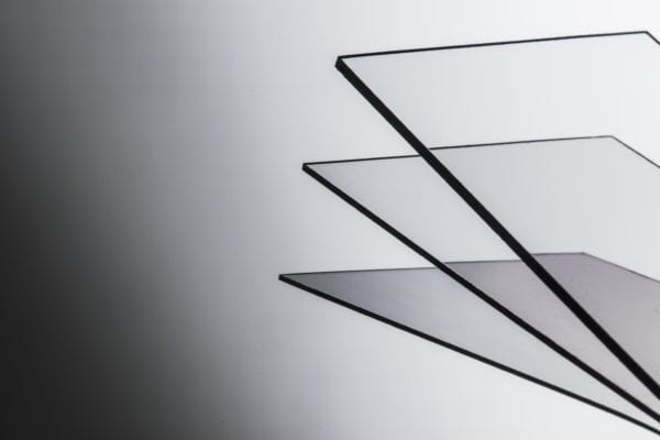 Polykarbonat är slagtåliga plastskivor