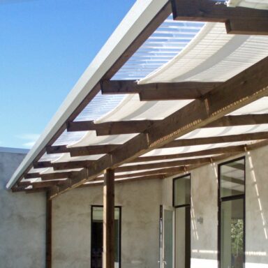 halle polysol takplast i pergola med skuggtak och altan