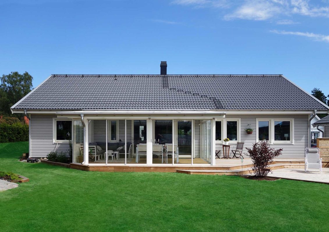 halle uterum med pulpettak och glasparti